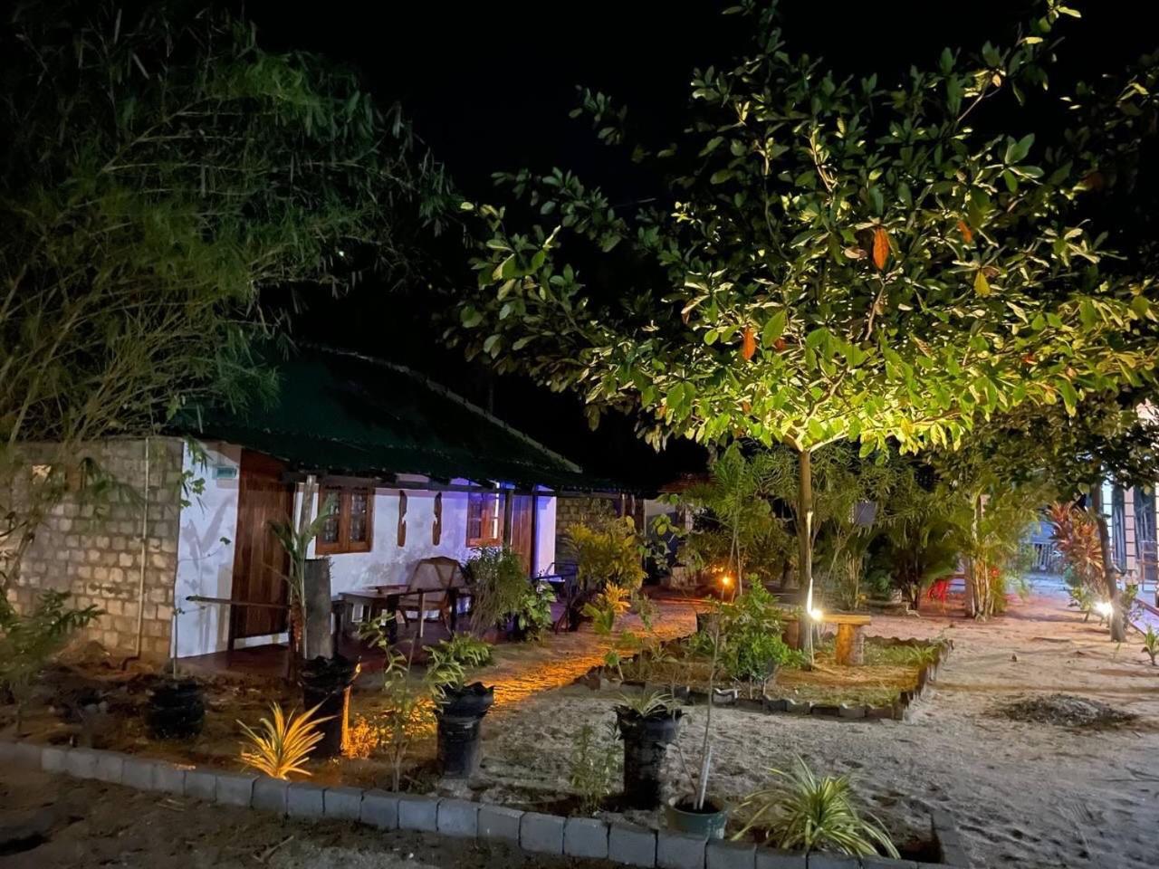 Ubay Guest House Trincomalee Ngoại thất bức ảnh