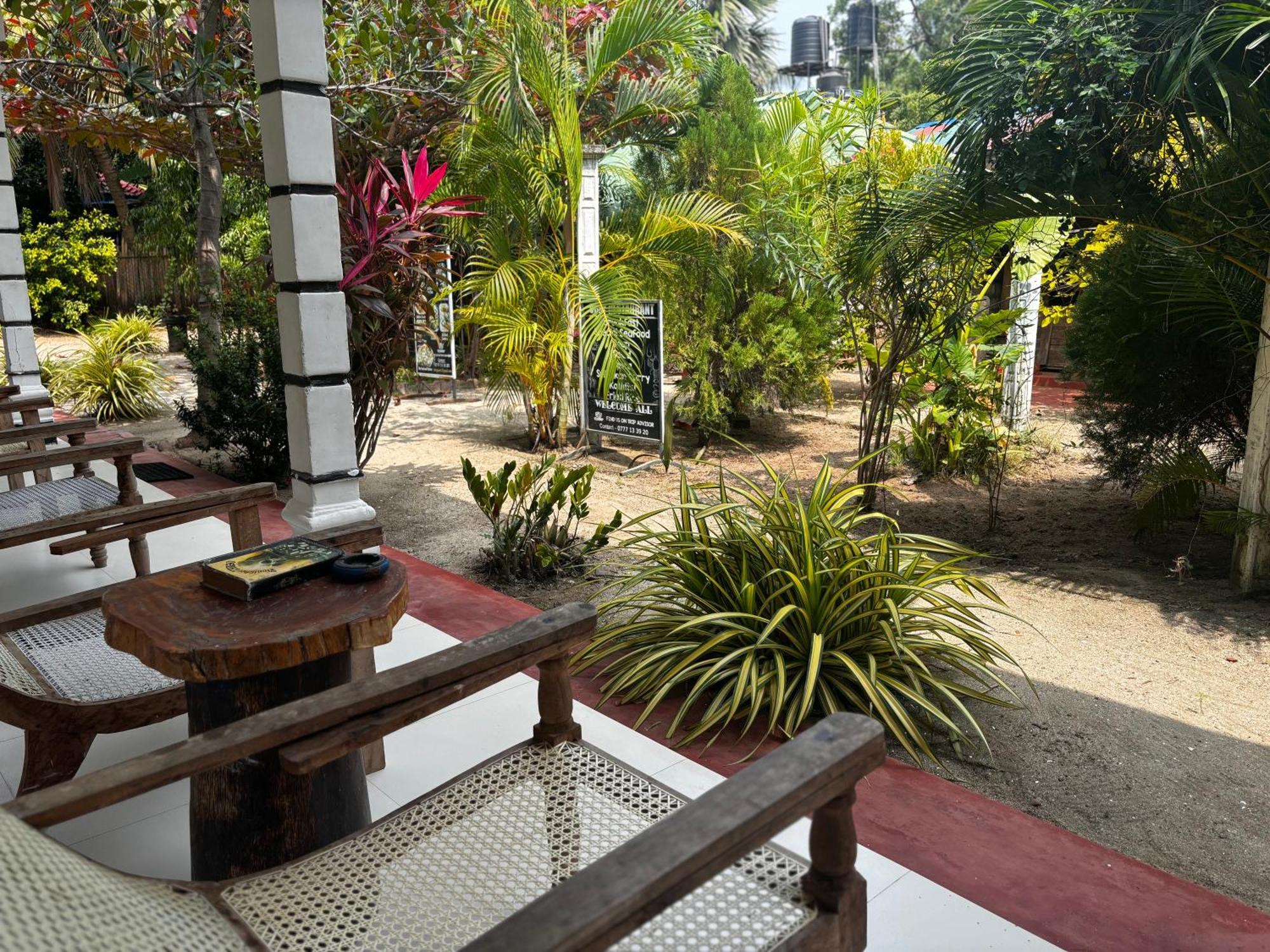Ubay Guest House Trincomalee Ngoại thất bức ảnh